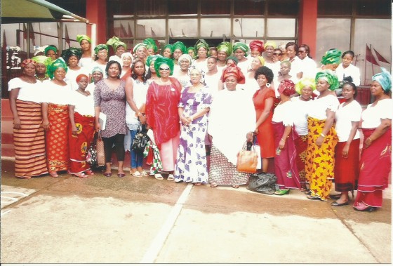 GROUP PICTURE OF THE NATIONAL PDP WOMAN LEADER AMB  DR KEMA CHIKWE WITH THE NATIONAL CHAIRPERSON A-Z WOMEN INITIATIVE MAJOR RIATA IZUNWANNE WITH THE 100 WOMEN MEMBERS WHO VISITED THE PDP HQ WITH HER AT ABUJA 22ND APRIL 2013